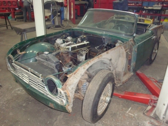 Triumph TR4 dunkelgruen 041.jpg